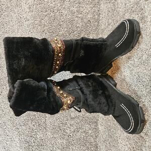 Women's black faux fur pompom winter boots. Size 10.5